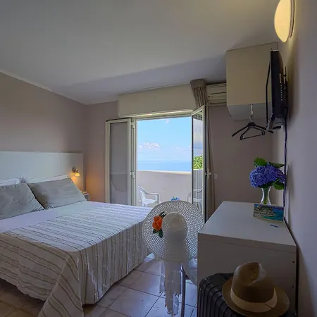 Orizzonte Blu 3* Тропея